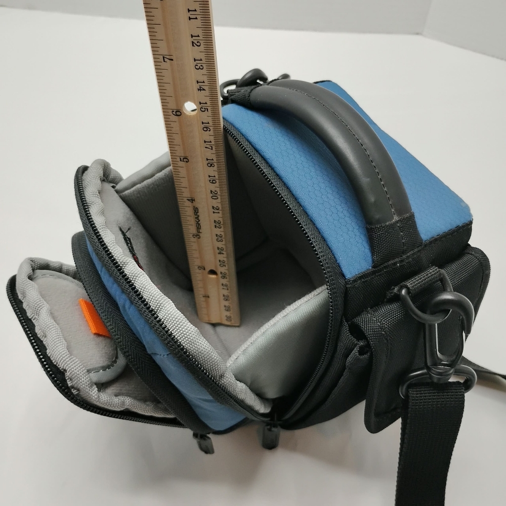 Lowepro Clips 100 Camera Travel Bag Arctic Blue w/ Strap – Compact DSLR/SLR Case - Picture 8 of 8